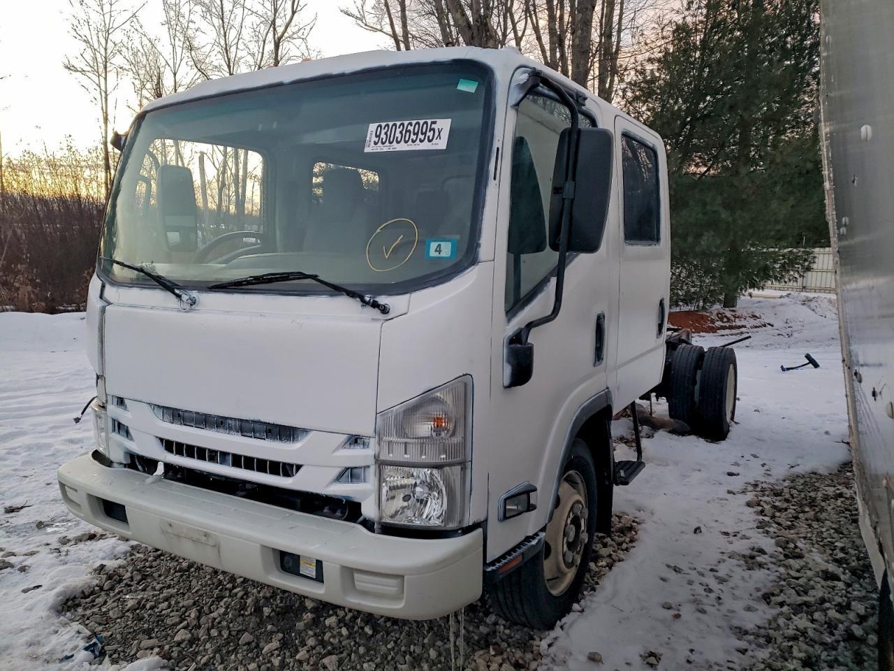 2022 Isuzu NRR Truck Cab AND Chassis