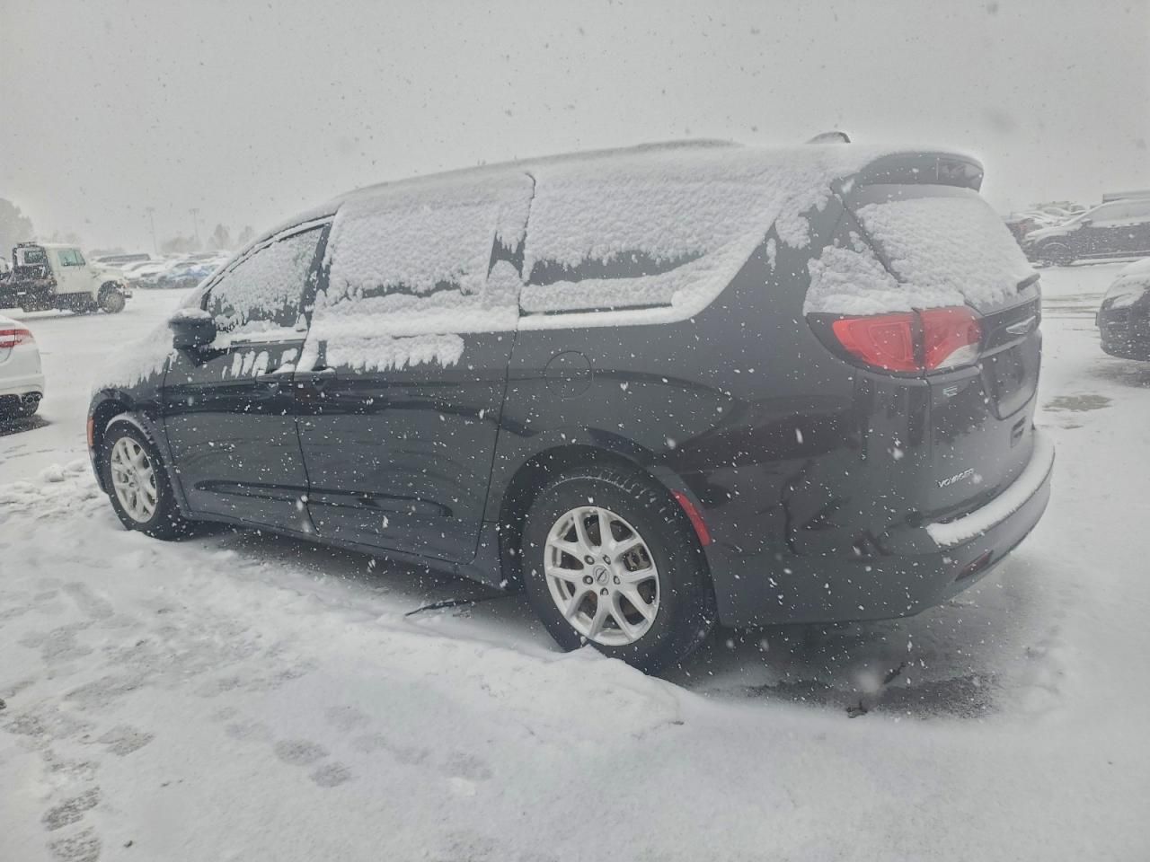 2021 Chrysler Voyager lxi