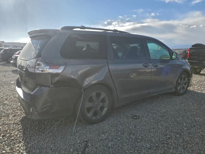 2011 Toyota Sienna Sport