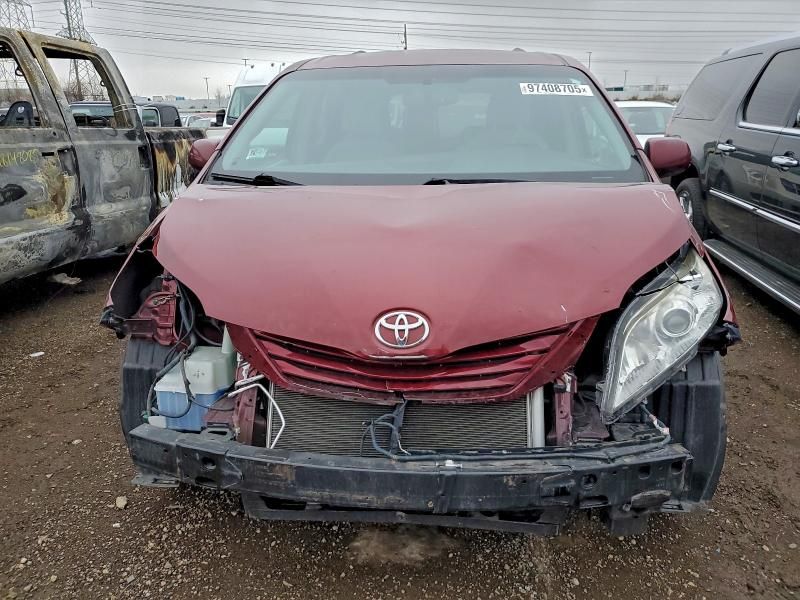 2016 Toyota Sienna le