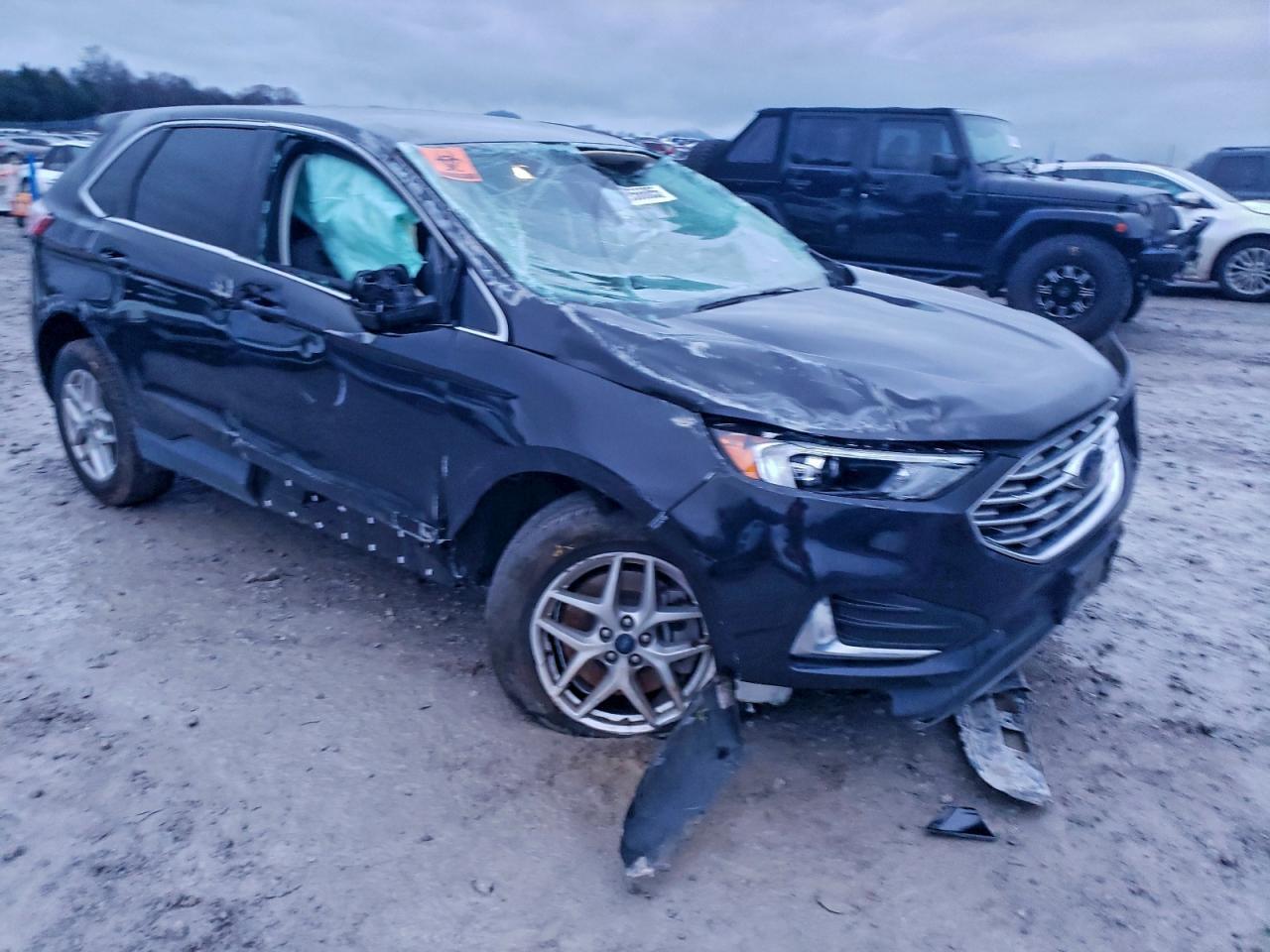 2022 Ford Edge sel