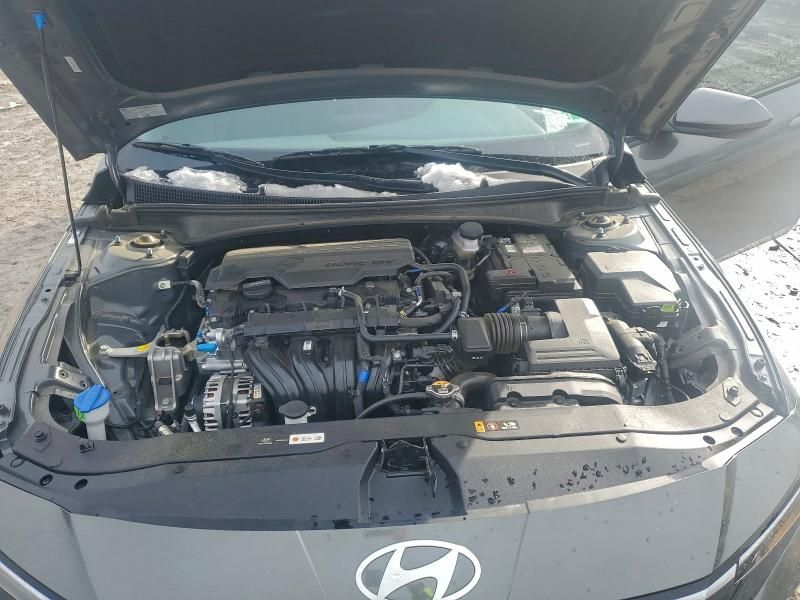 2025 Hyundai Elantra se