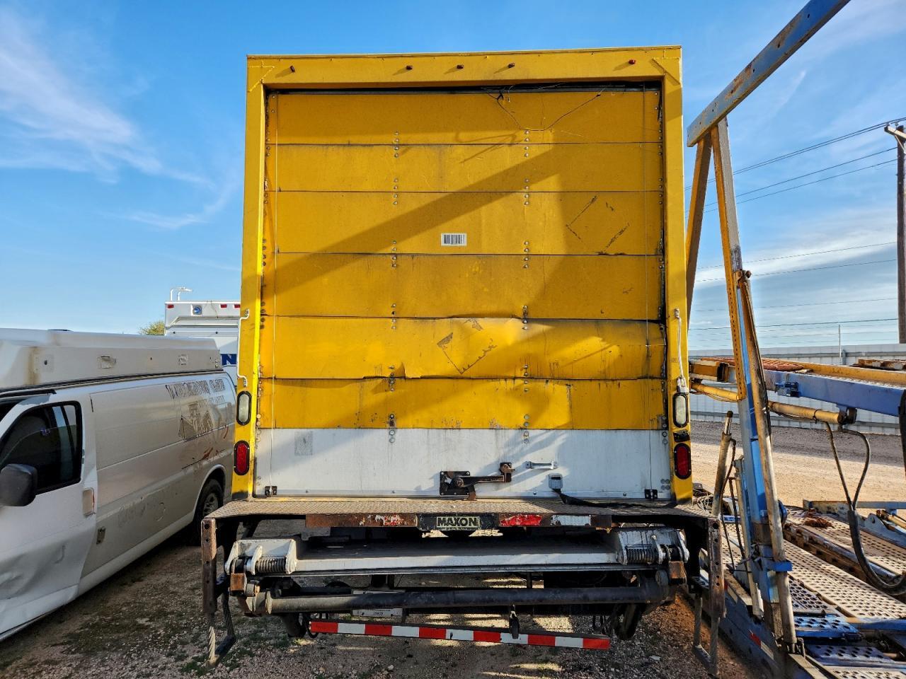 2015 Freightliner Business Class M2 BOX Truck