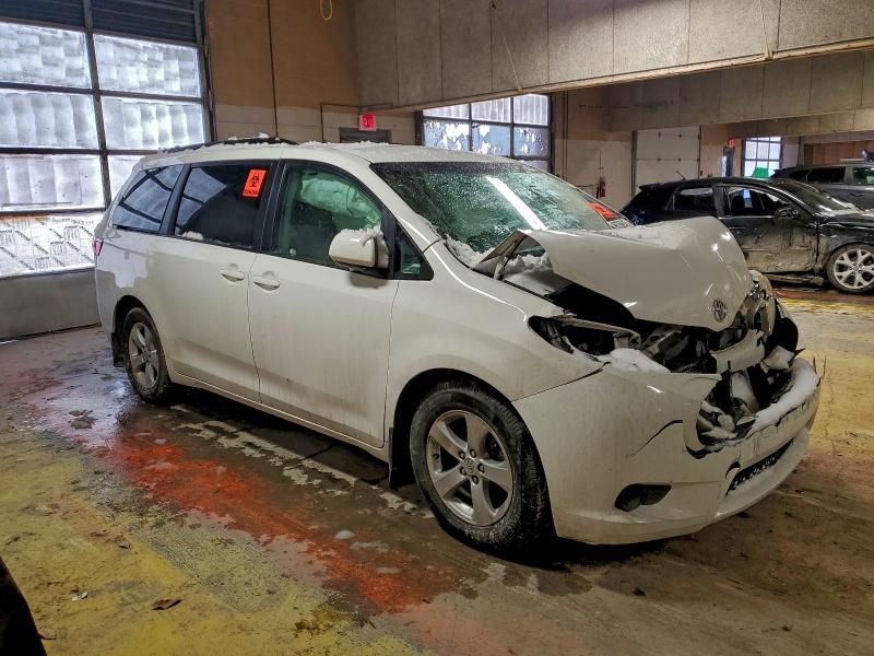 2016 Toyota Sienna le