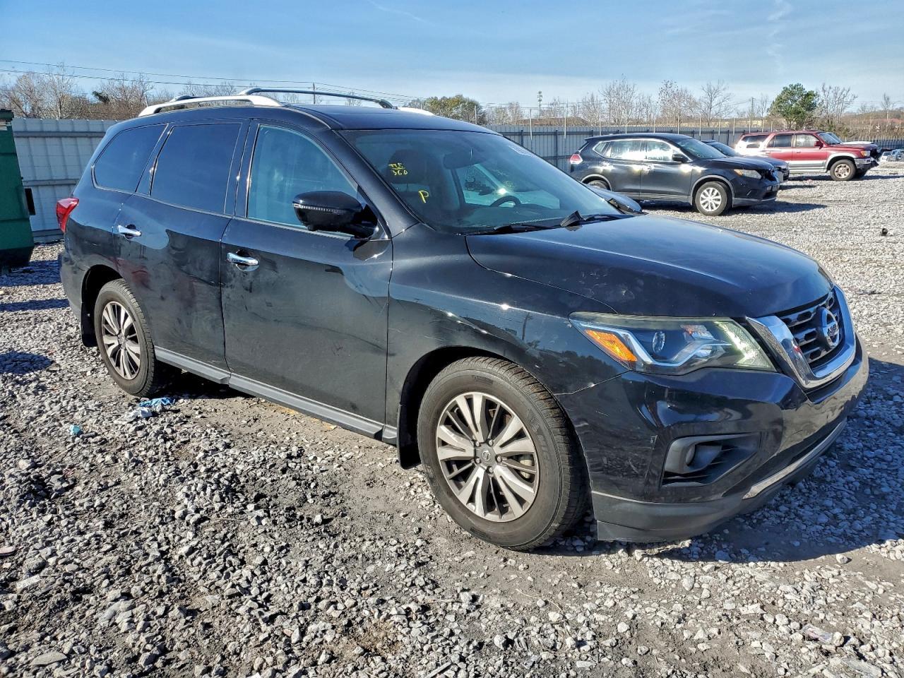 2017 Nissan Pathfinder s
