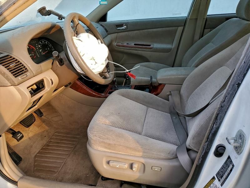 2004 Toyota Camry le