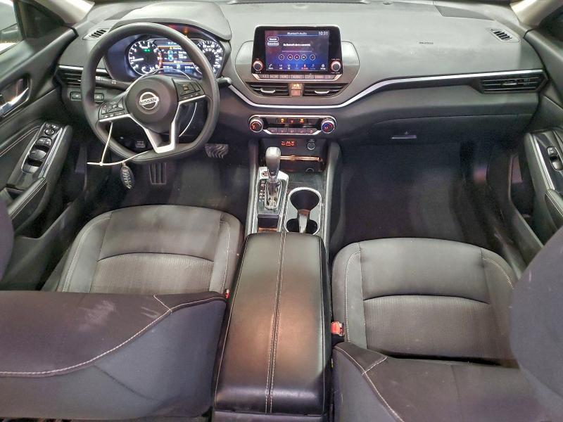 2021 Niss Altima sv