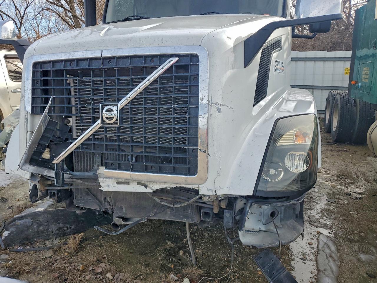 2006 Volvo VNL Semi Truck