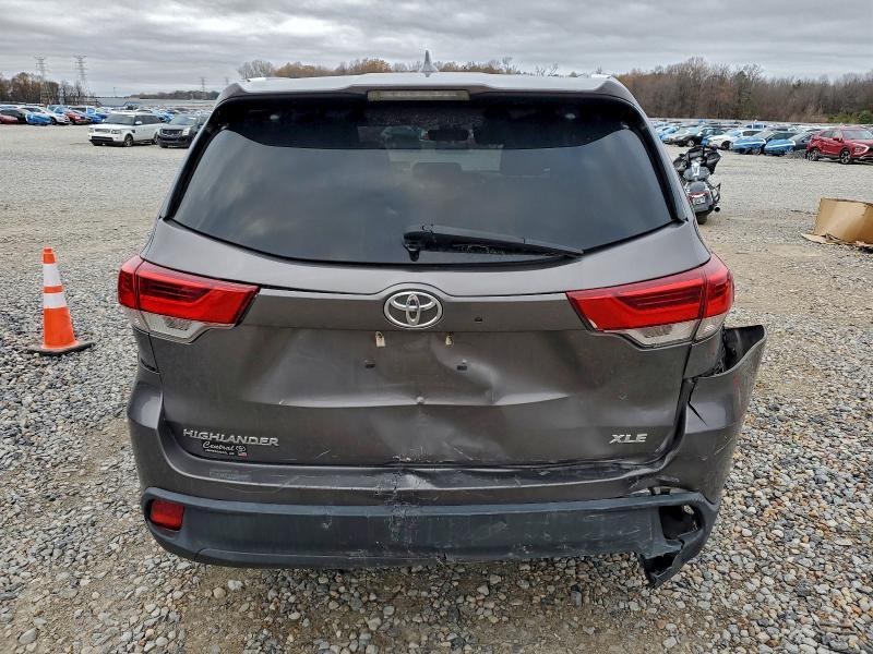 2018 Toyota Highlander se