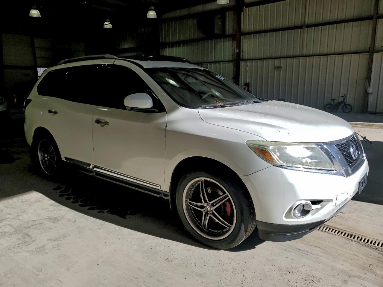 2014 Nissan Pathfinder s