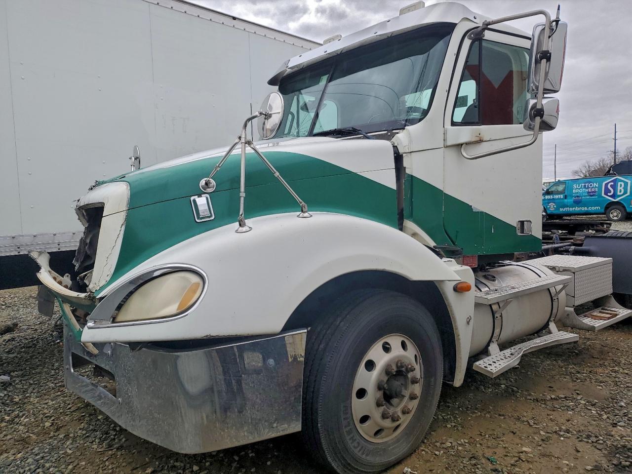 2005 Freigliner 2005 Freightliner Columbia 120 Semi Truck