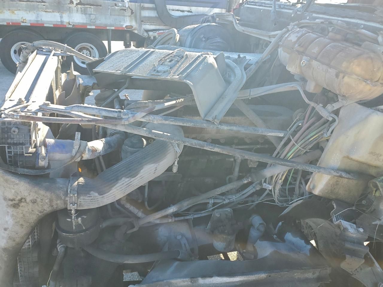 2004 Freightliner Columbia 120 Semi Truck