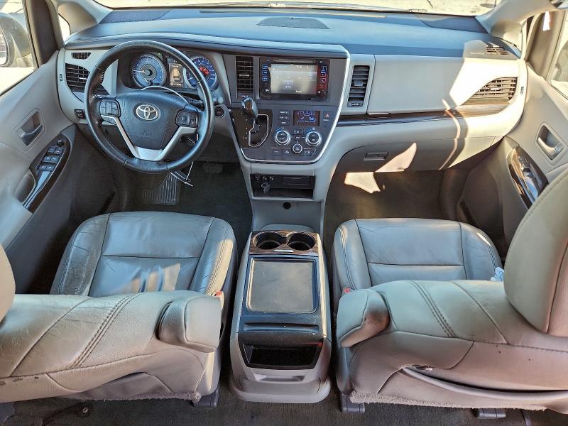 2016 Toyota Sienna xle 8-passenger