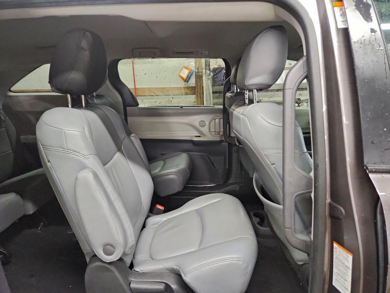 2022 Toyota Sienna le