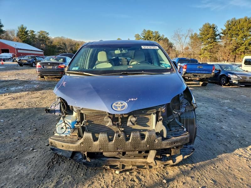 2015 Toyota Sienna le