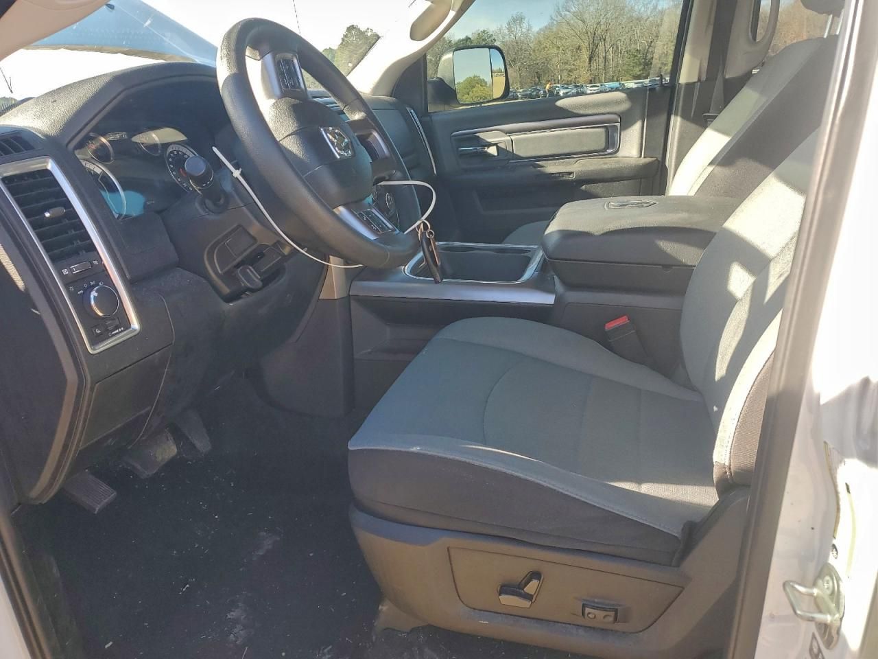 2023 Dodge Ram 1500 Classic slt