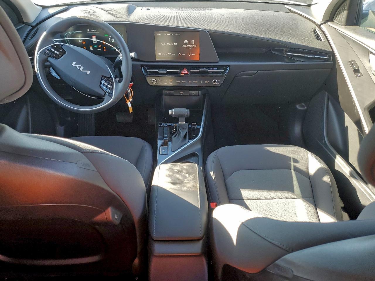 2025 KIA Niro lx