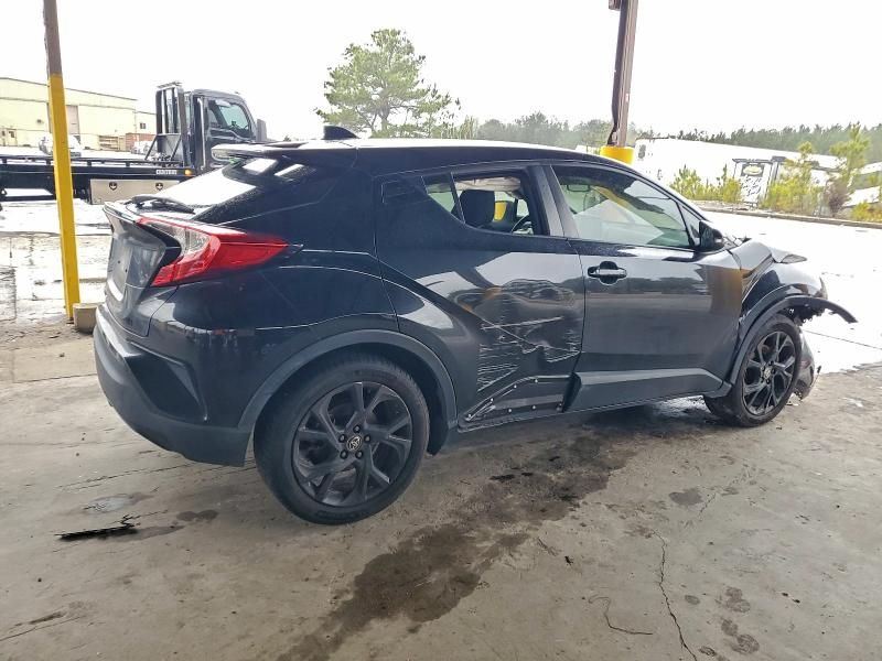 2022 Toyota C-hr xle