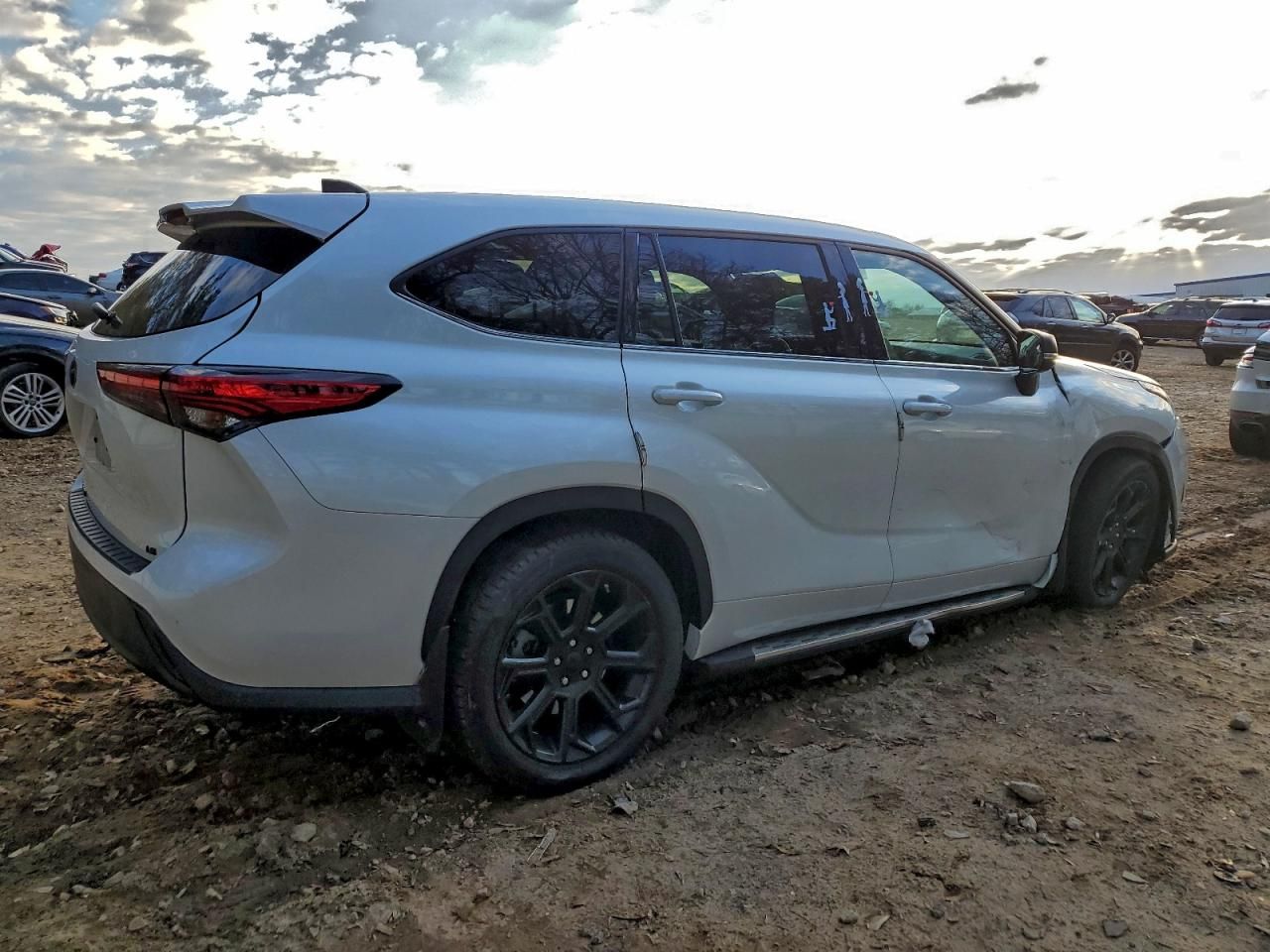 2022 Toyota Highlander l