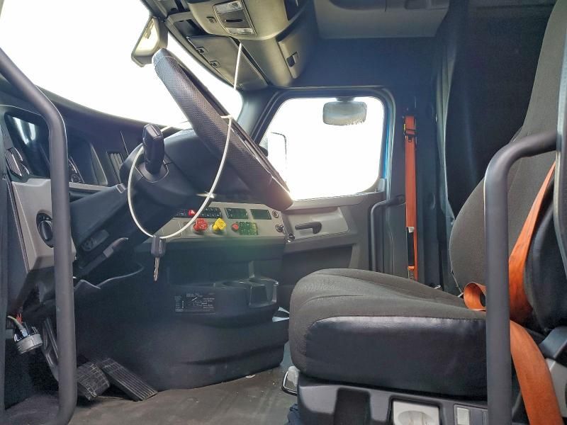 2020 Freightliner Cascadia 126 Semi Truck