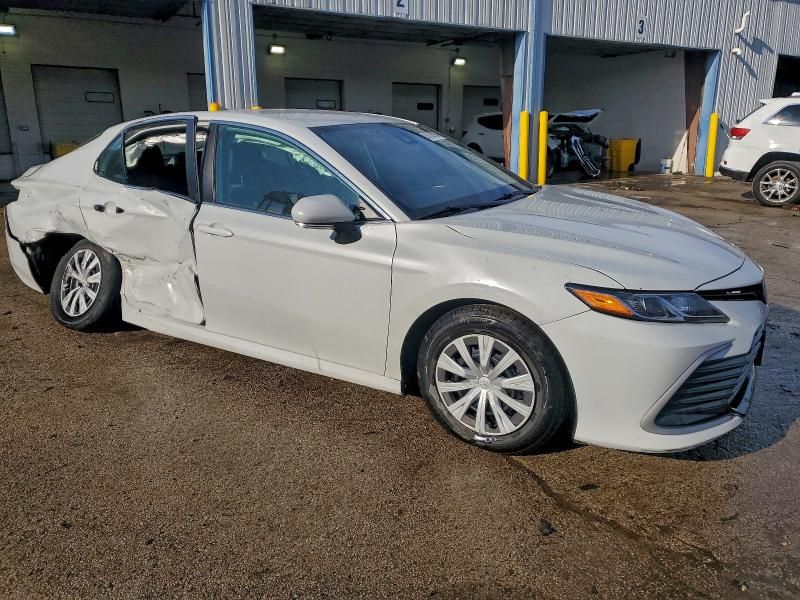 2022 Toyota Camry le
