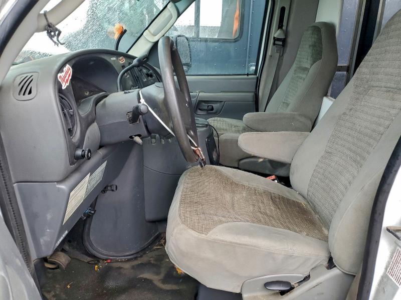 2003 Ford Econoline E450 Super Duty Cutaway van