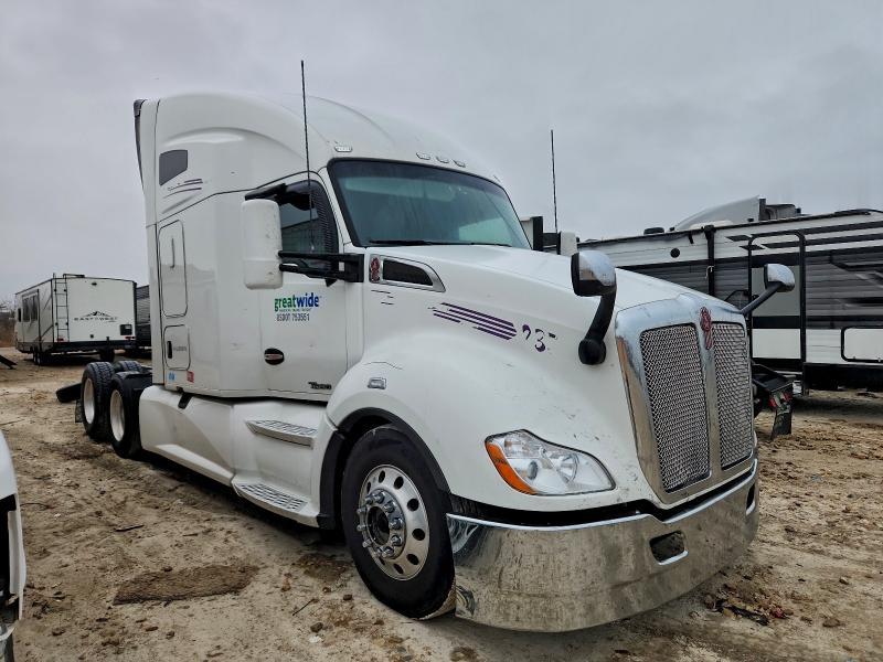 2020 Kenworth T680 Semi Truck