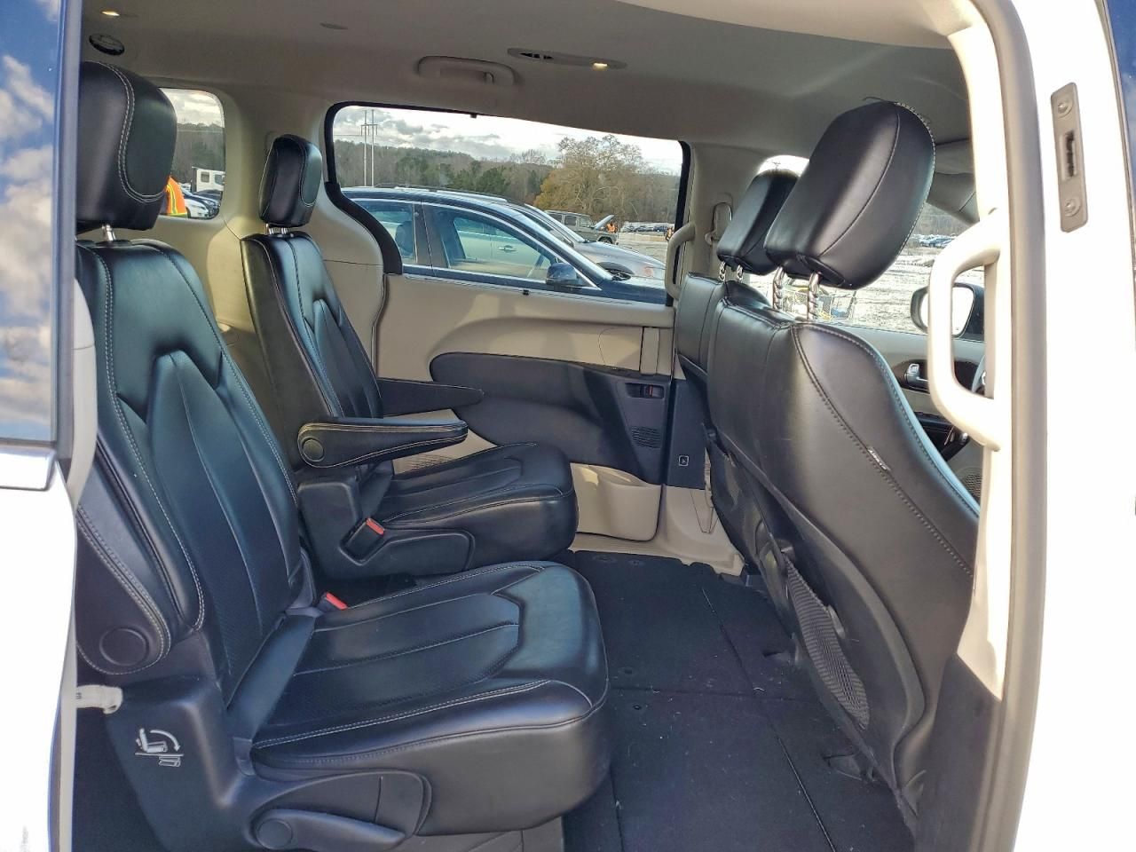 2021 Chrysler Voyager lxi