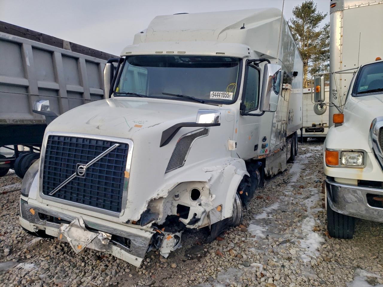 2017 Volvo VNL BOX Truck