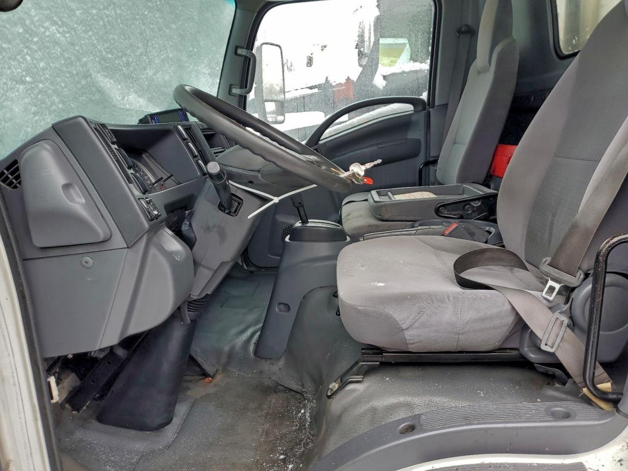 2019 Isuzu NRR Refrigerated BOX Truck