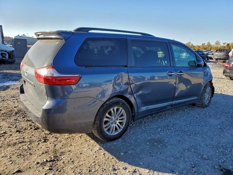 2017 Toyota Sienna xle 8-passenger
