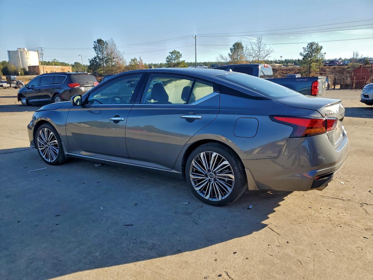 2025 Nissan Altima sl