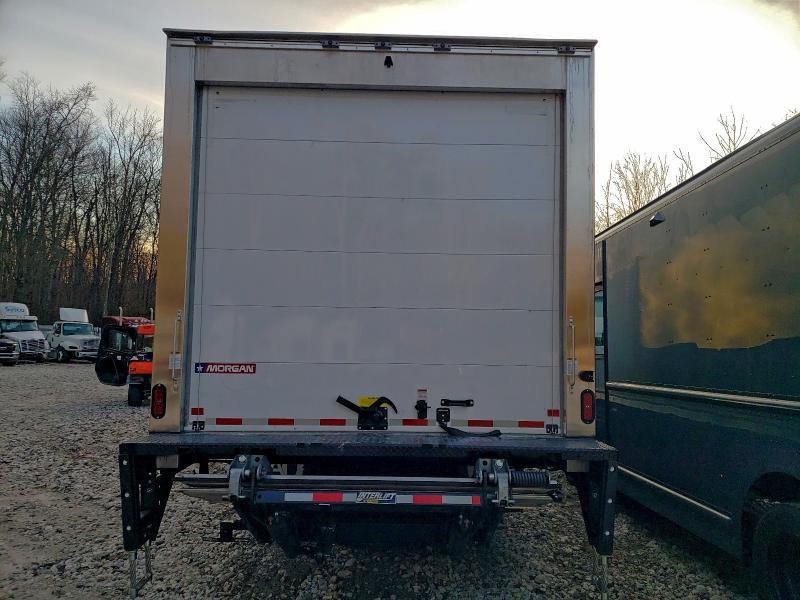 2025 Isuzu NRR Refrigerated BOX Truck
