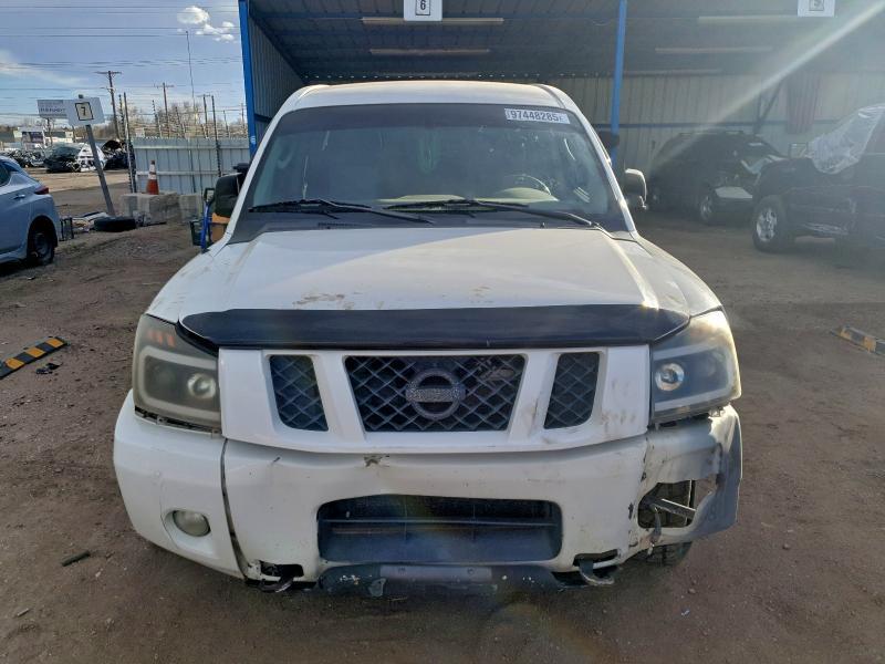 2010 Nissan Titan se