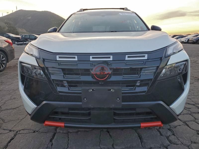 2025 Nissan Rogue sv