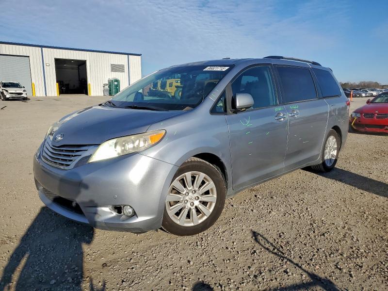 2011 Toyota Sienna xle