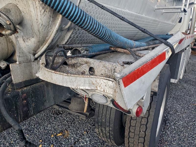 2021 Freightliner Business Class M2 Vacuum Truck