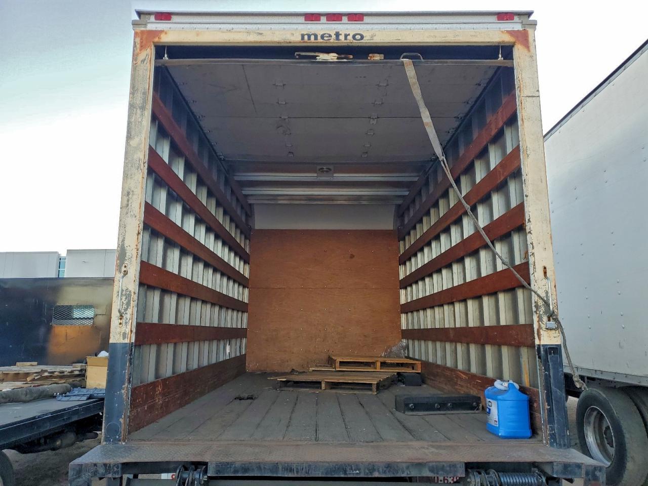 2012 Mitsubishi Fuso FEC72S BOX Truck