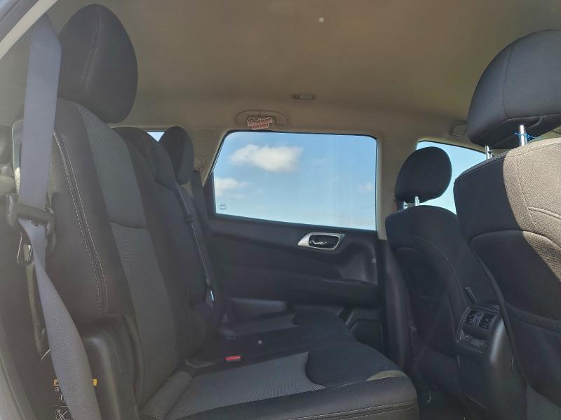 2017 Nissan Pathfinder s