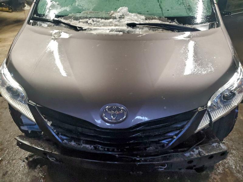 2016 Toyota Sienna le