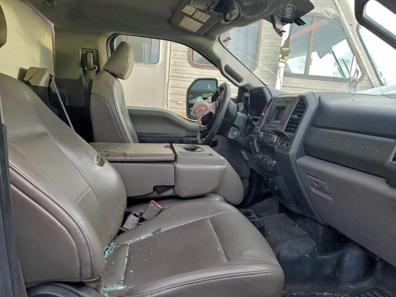 2018 Ford F450 Super Duty BOX Truck
