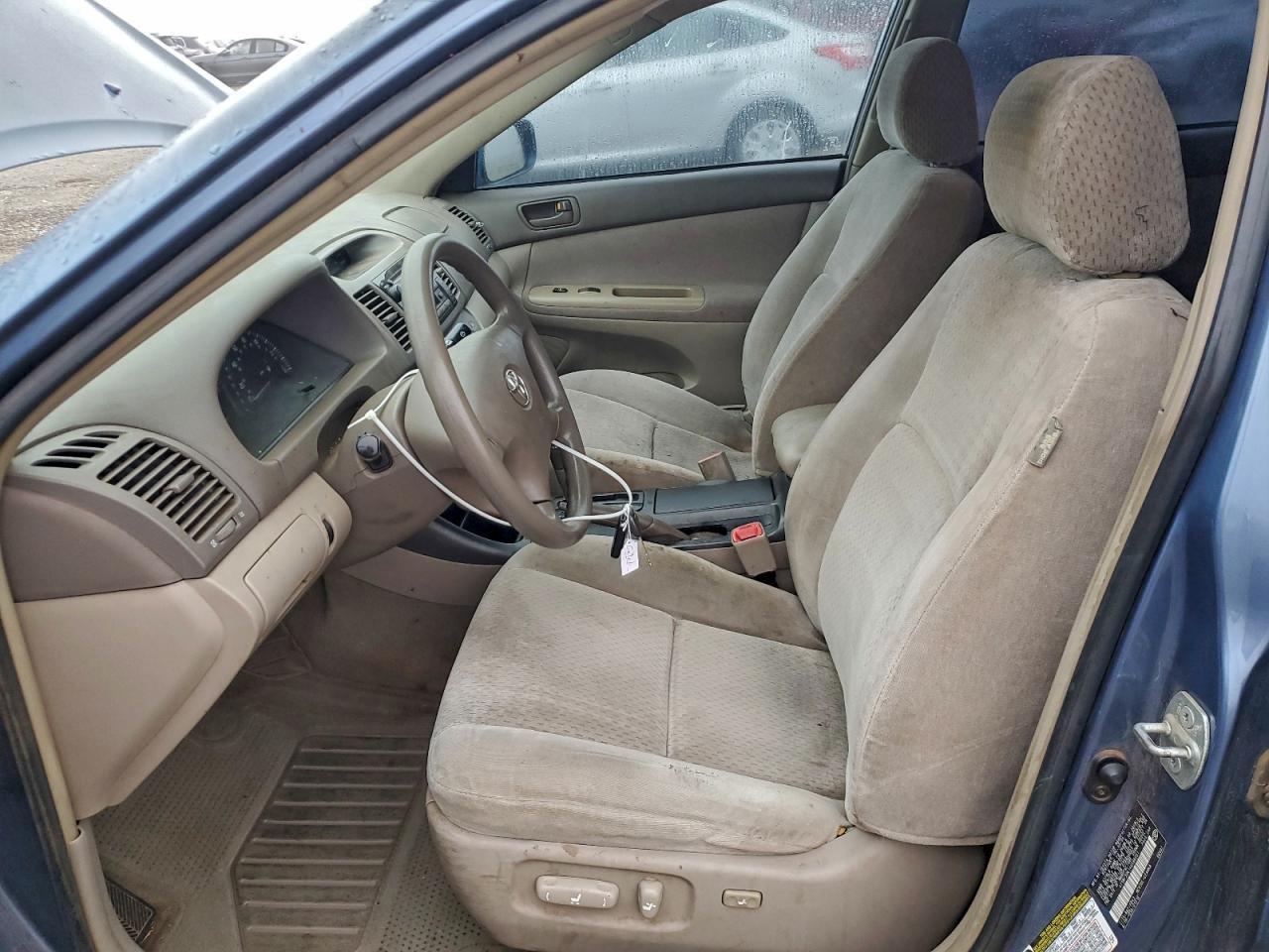 2004 Toyota Camry le