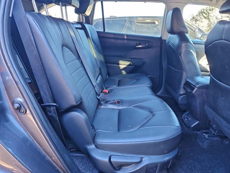 2024 Toyota Highlander le