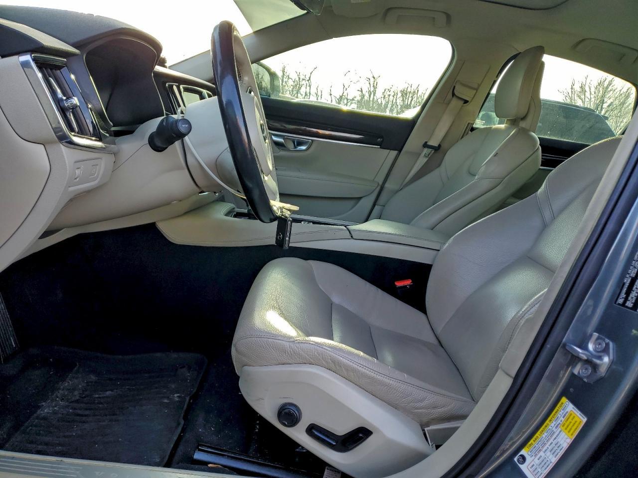 2017 Volvo S90 T6 Momentum