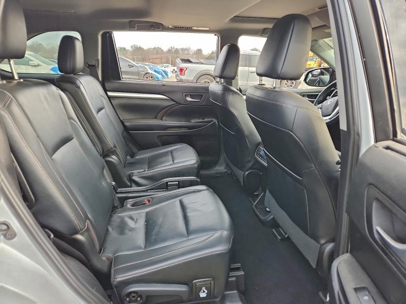 2019 Toyota Highlander se