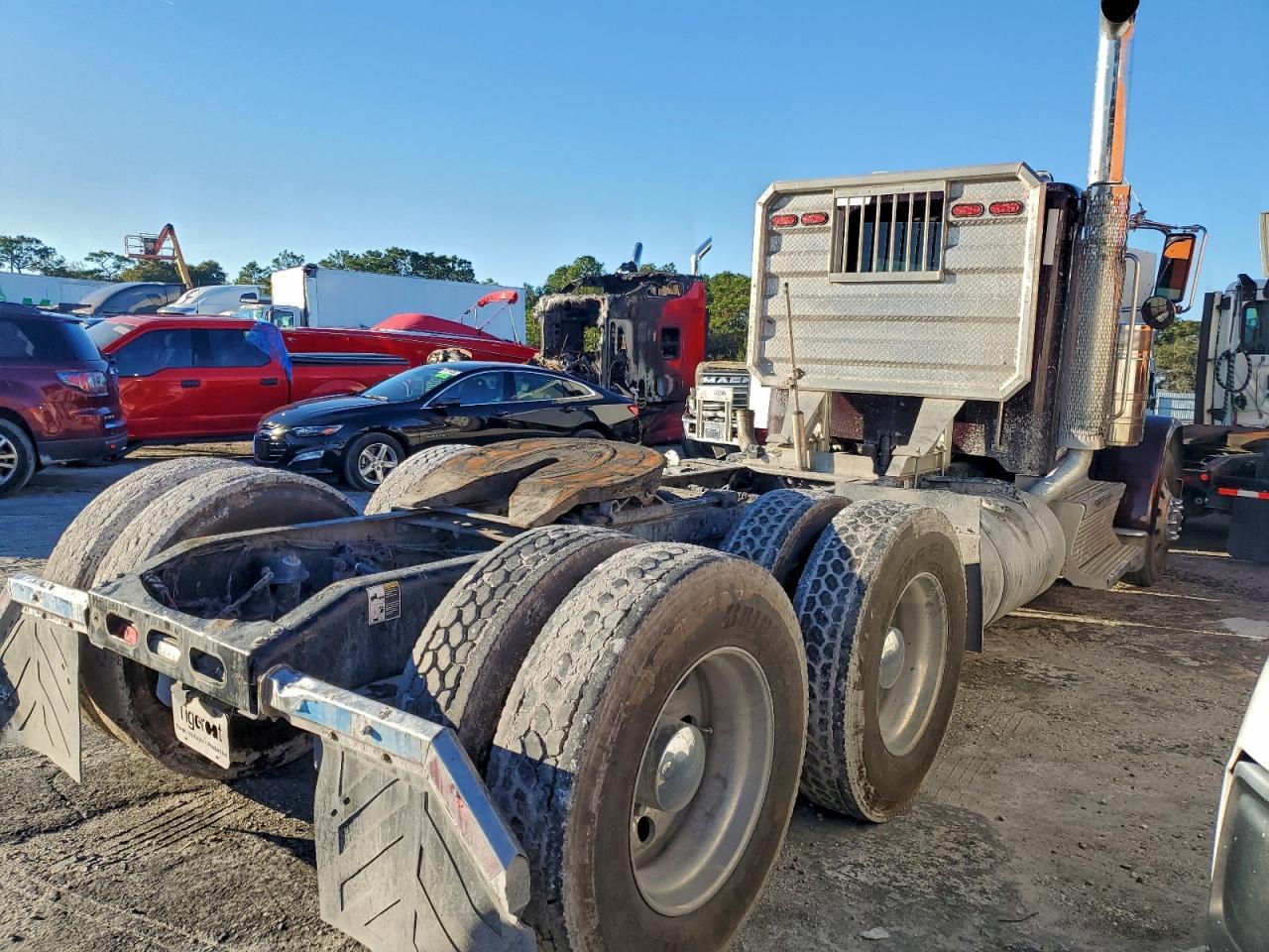 2024 Peterbilt 389 Semi Truck