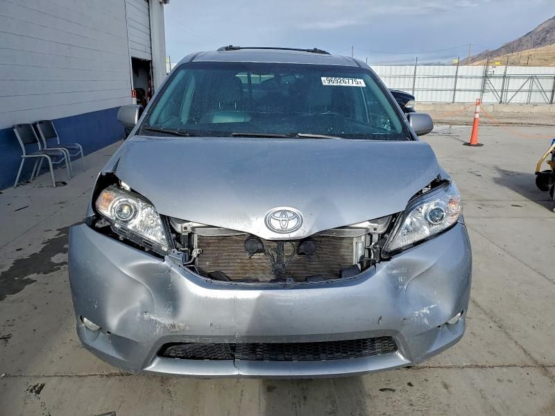 2015 Toyota Sienna xle