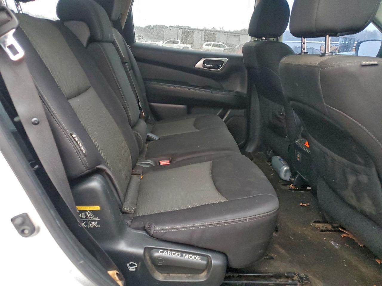 2018 Nissan Pathfinder s