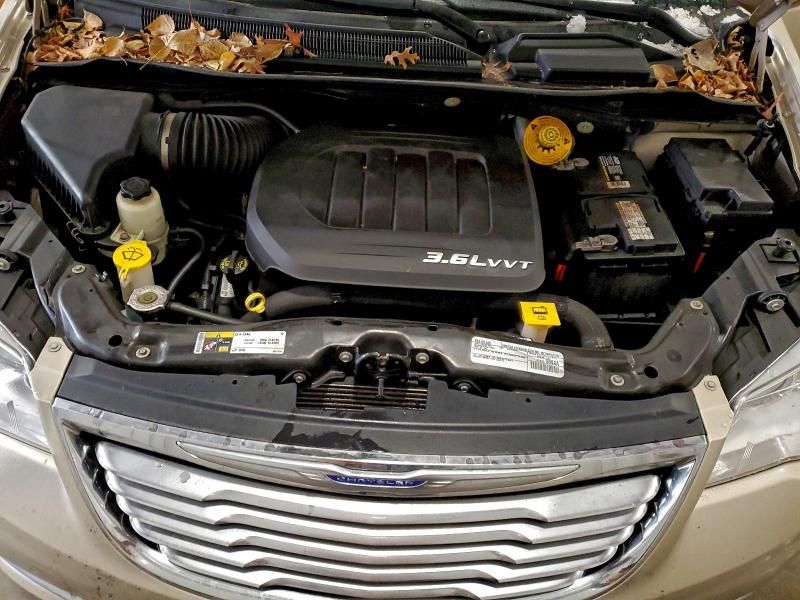 2016 Chrysler Town & Country Touring