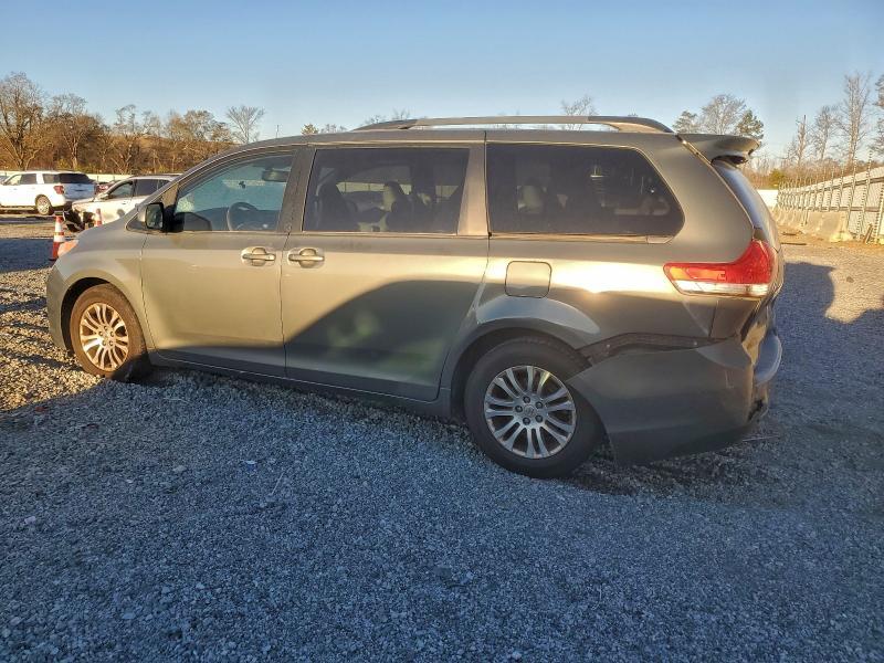 2011 Toyota Sienna xle